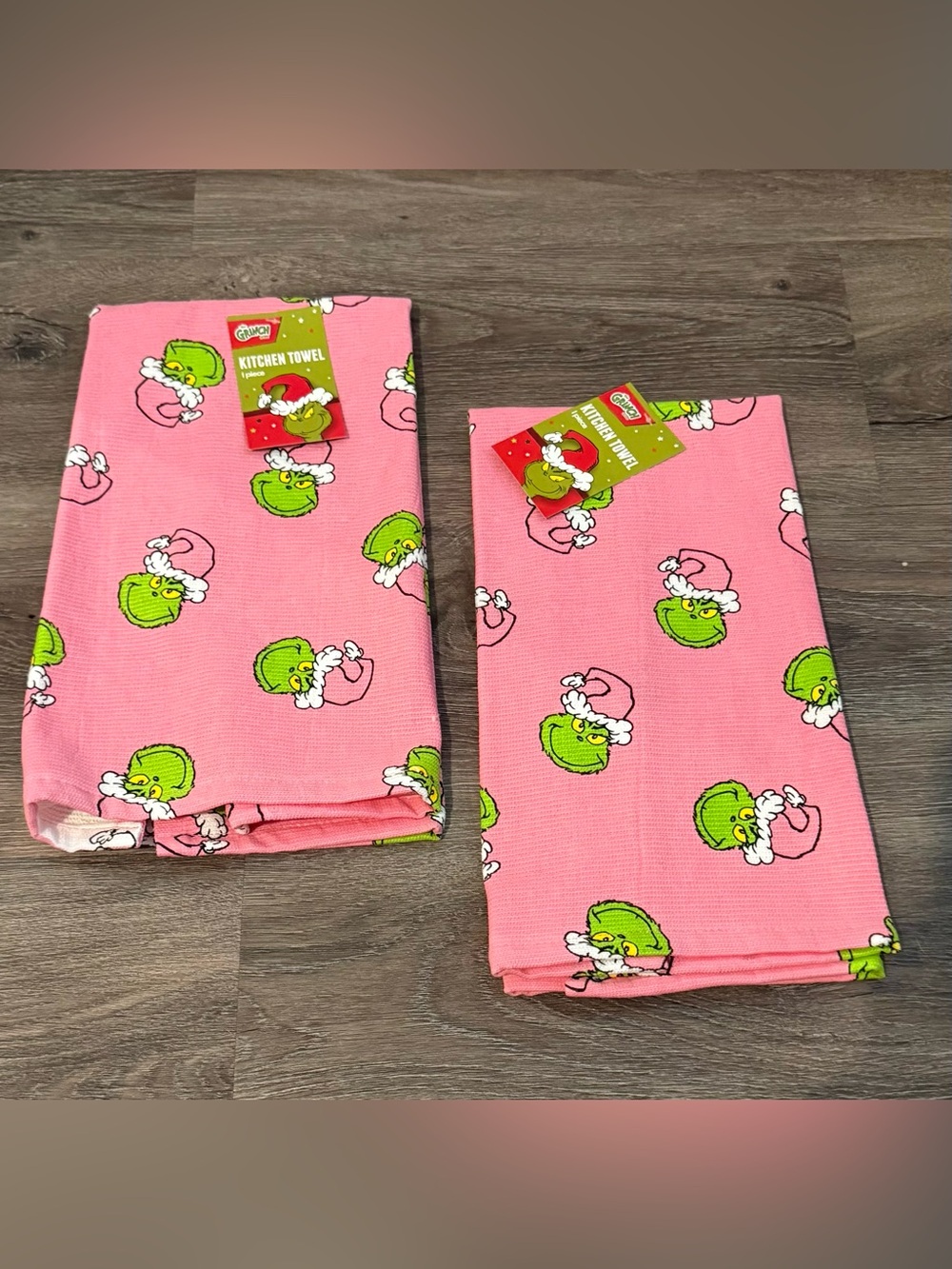 Pretty in Pink Grinch Kitchen Towels- Set of 2- NWT